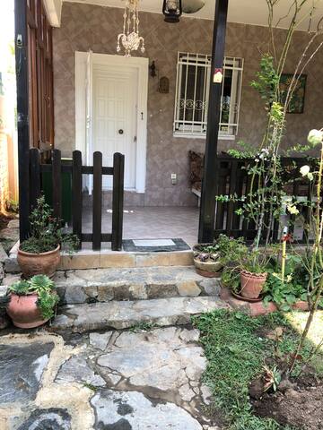 Şile Sahilköy’de eşsiz deniz manzaralı villa gallery image 3