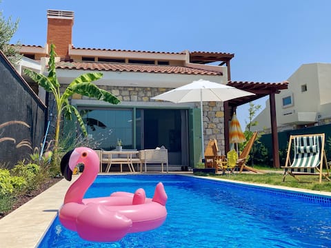 3-bedroom Urla villa with private pool