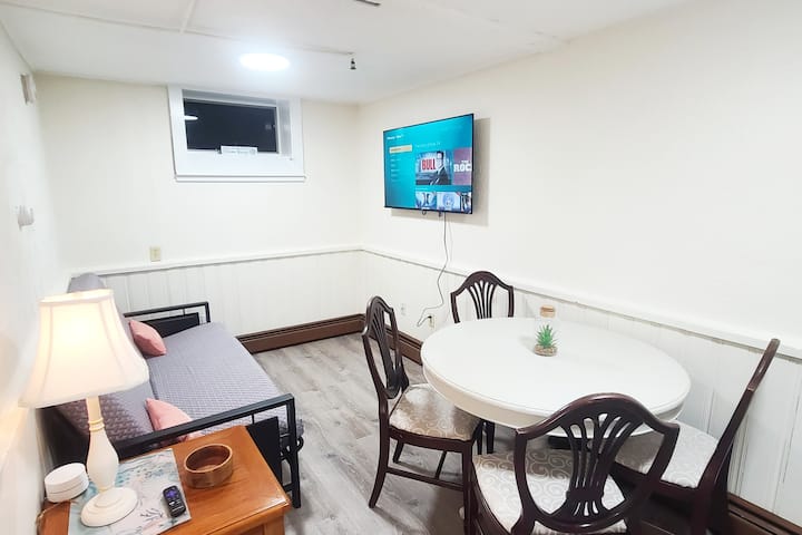 4 Min Walk To The Beach. 1bd. Pets Ok Free Parking - Old Orchard Beach, ME