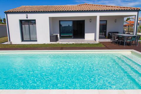 VILLA with 3 bedroom heated POOL 
