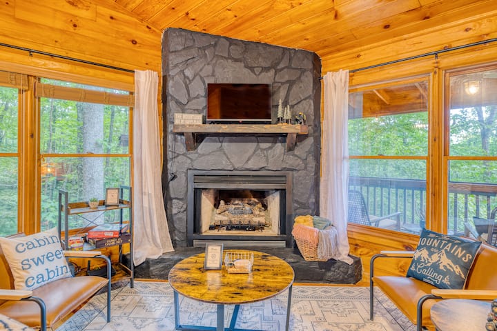 Mountain Cabin - Hiking - Hot Tub - Relax - Blue Ridge, GA