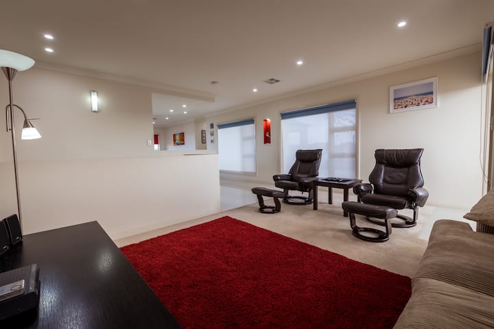 Spacious Two Story By The Sea - Port Macdonnell