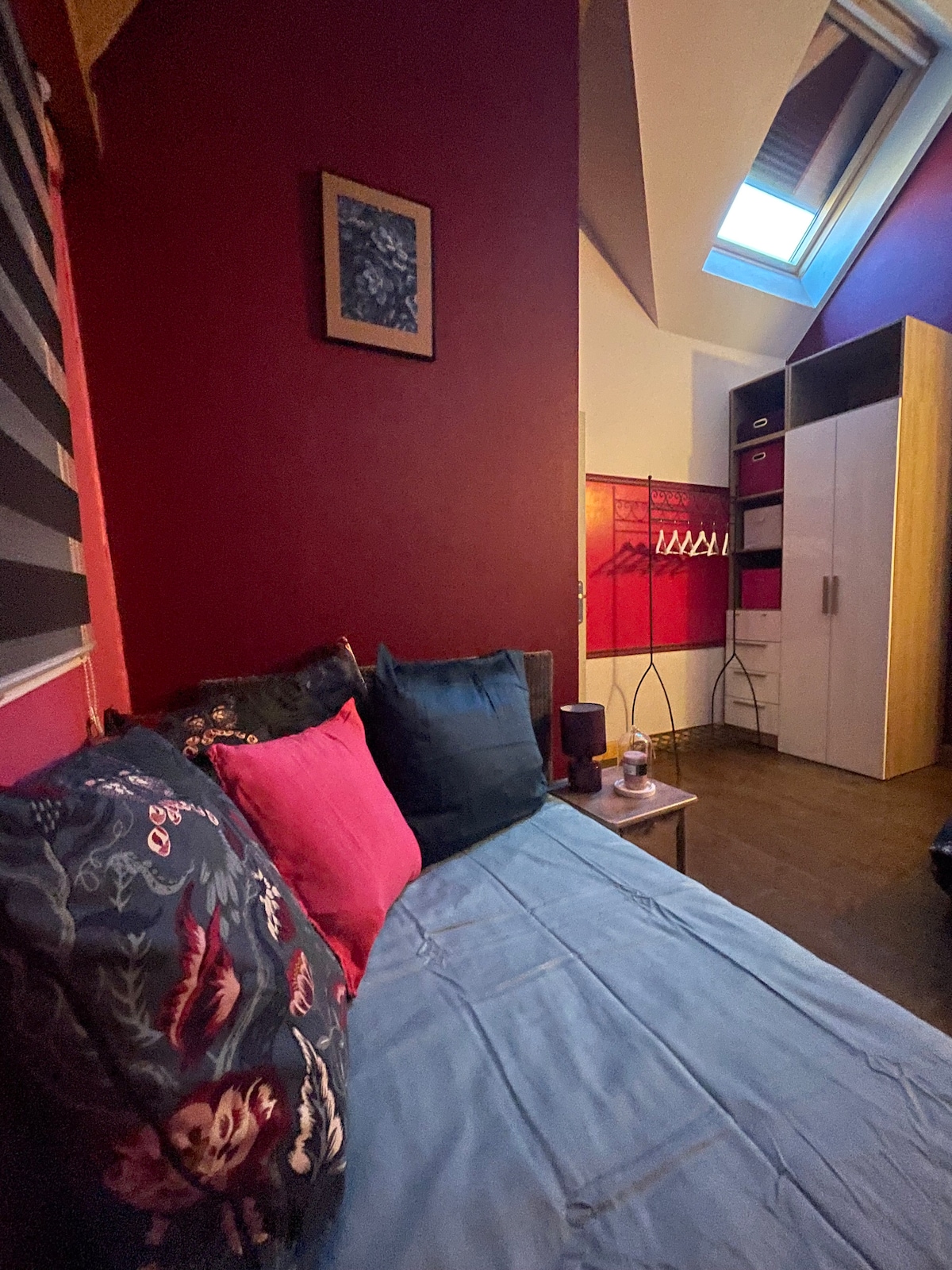 CHAMBRE 3 
Etage
un grand lit 160, un lit 90, penderie et placards