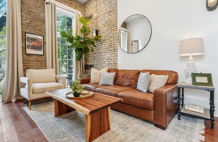 Updated Warehouse District Apt | Walk to Streetcar