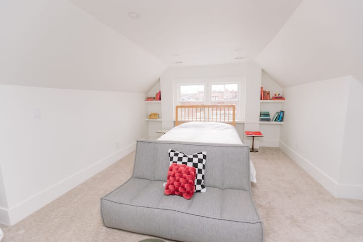 Chambre loft au 3e étage avec lit Queen 