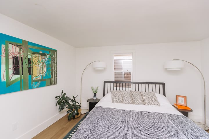 Grande chambre principale sur 1 étage. Lit King