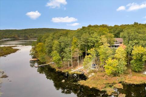 Magnificent Lakefront Poconos Ski Retreat