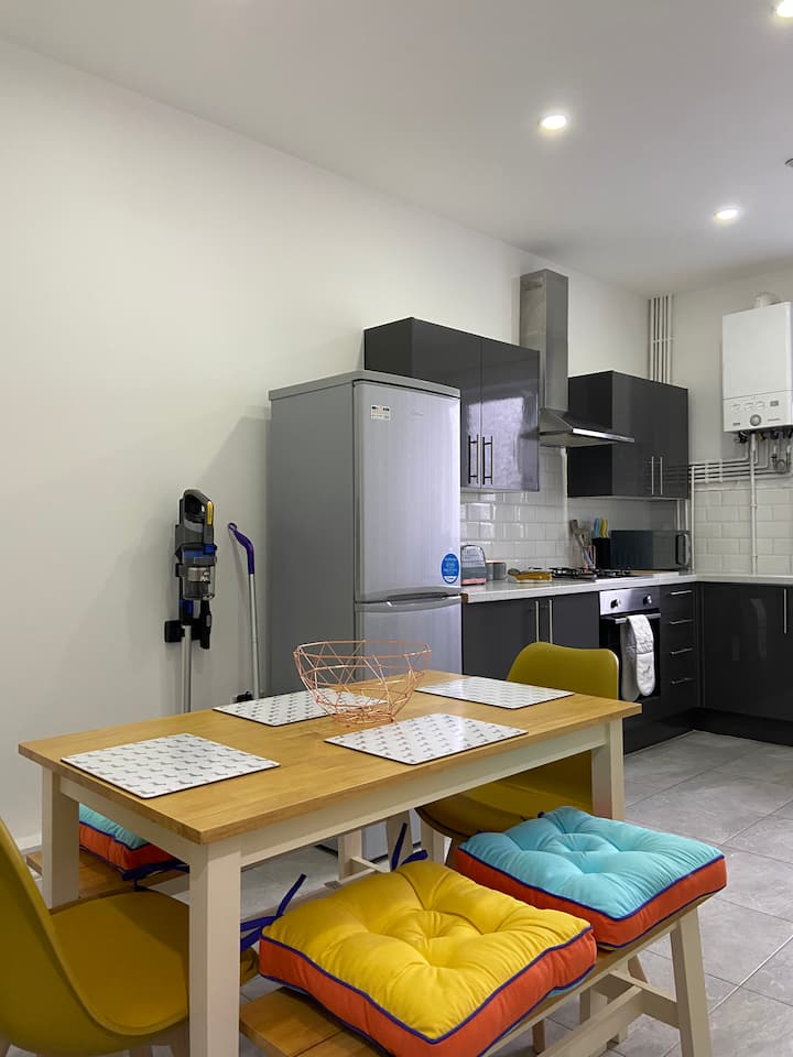 2 Bedroom Apartment In Walking Distance From Town - Cardiff