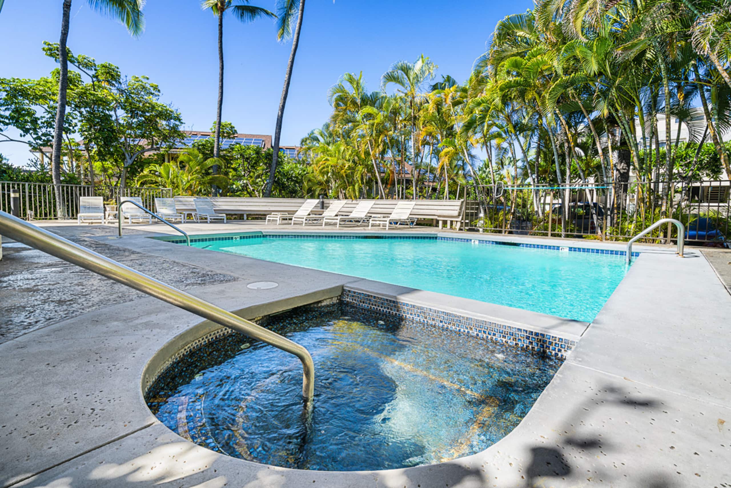 Condo in Kailua-Kona · ★4.92 · 2 bedrooms · 2 beds · 2 private baths - Image 10