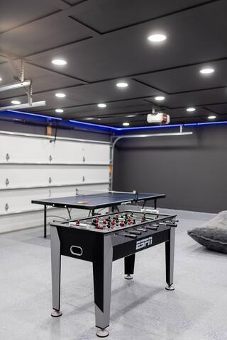 Arcade, Hot-Tub, Pub, 5 Kings, 15 Min To Anywhere gallery image 5