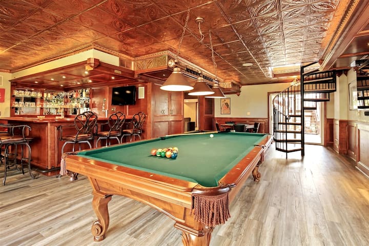 Arcade, Hot-Tub, Pub, 5 Kings, 15 Min To Anywhere