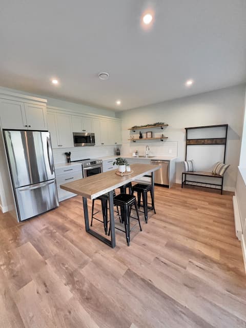 Kootenay Bliss Mountainview Suite