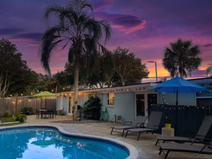 Blue Ocean Villa /Private Pool/Beautiful backyard Houses for Rent in