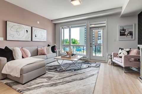 Successful Airbnb property: Modern 3BR unit in the heart of Calgary in Bridgeland/Riverside