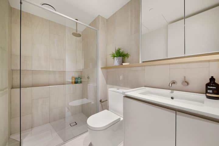 Cool and Contemporary on the City’s Edge