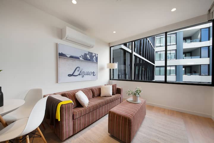 Cool and Contemporary on the City’s Edge