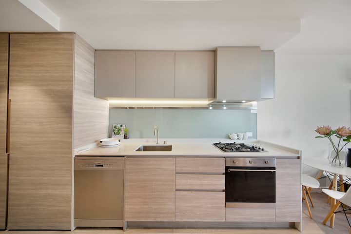 Cool and Contemporary on the City’s Edge