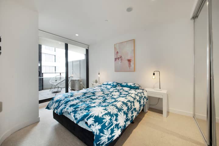 Cool and Contemporary on the City’s Edge