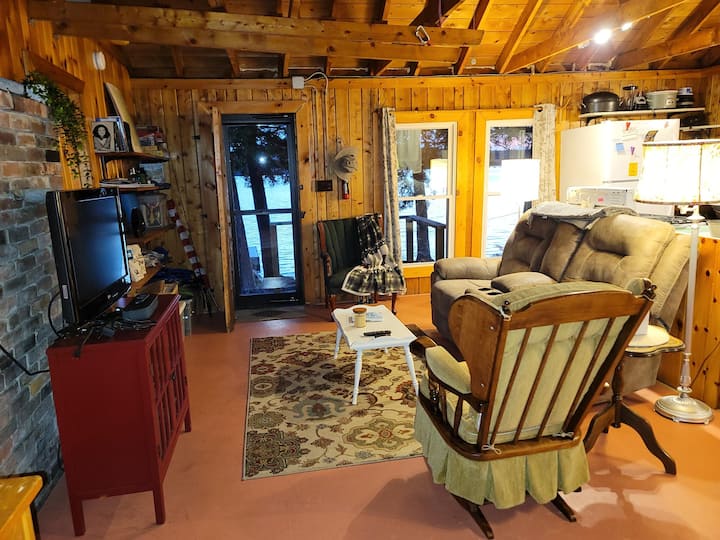 Hidden Gem - Cozy And Quiet Lakefront Cottage - Maine