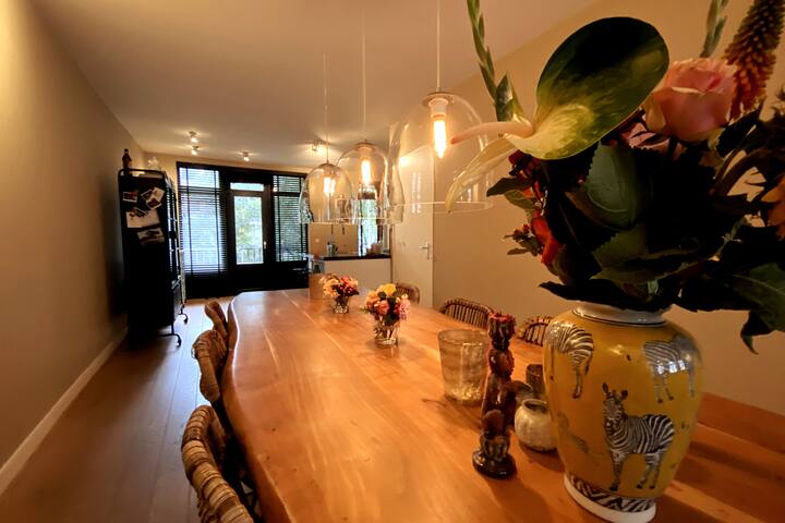 Luxury apartment in the heart of A’dam / De Pijp gallery image 2