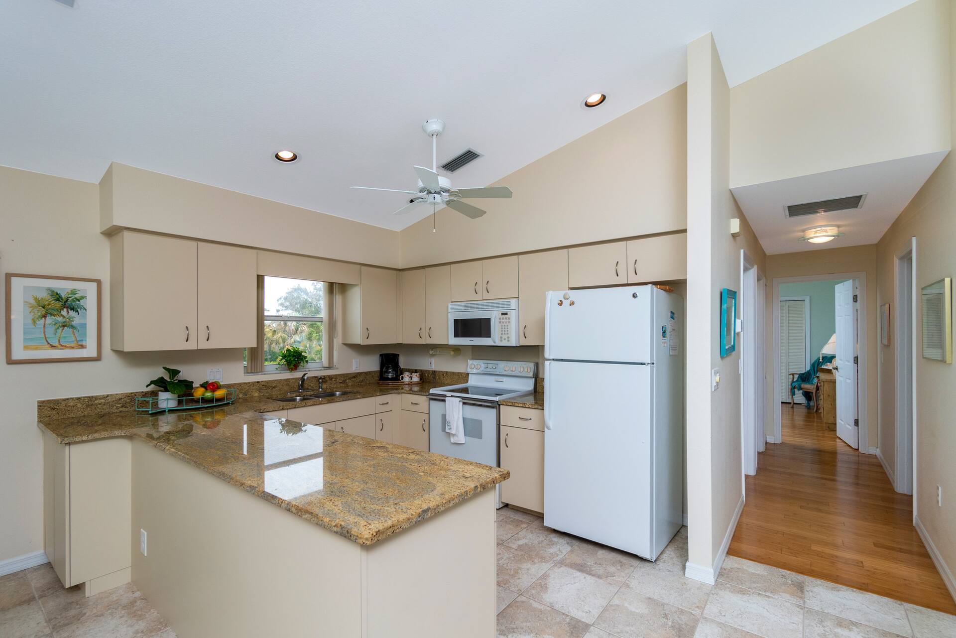 Direct Beachfront Condo with Huge Balcony! — photo 3