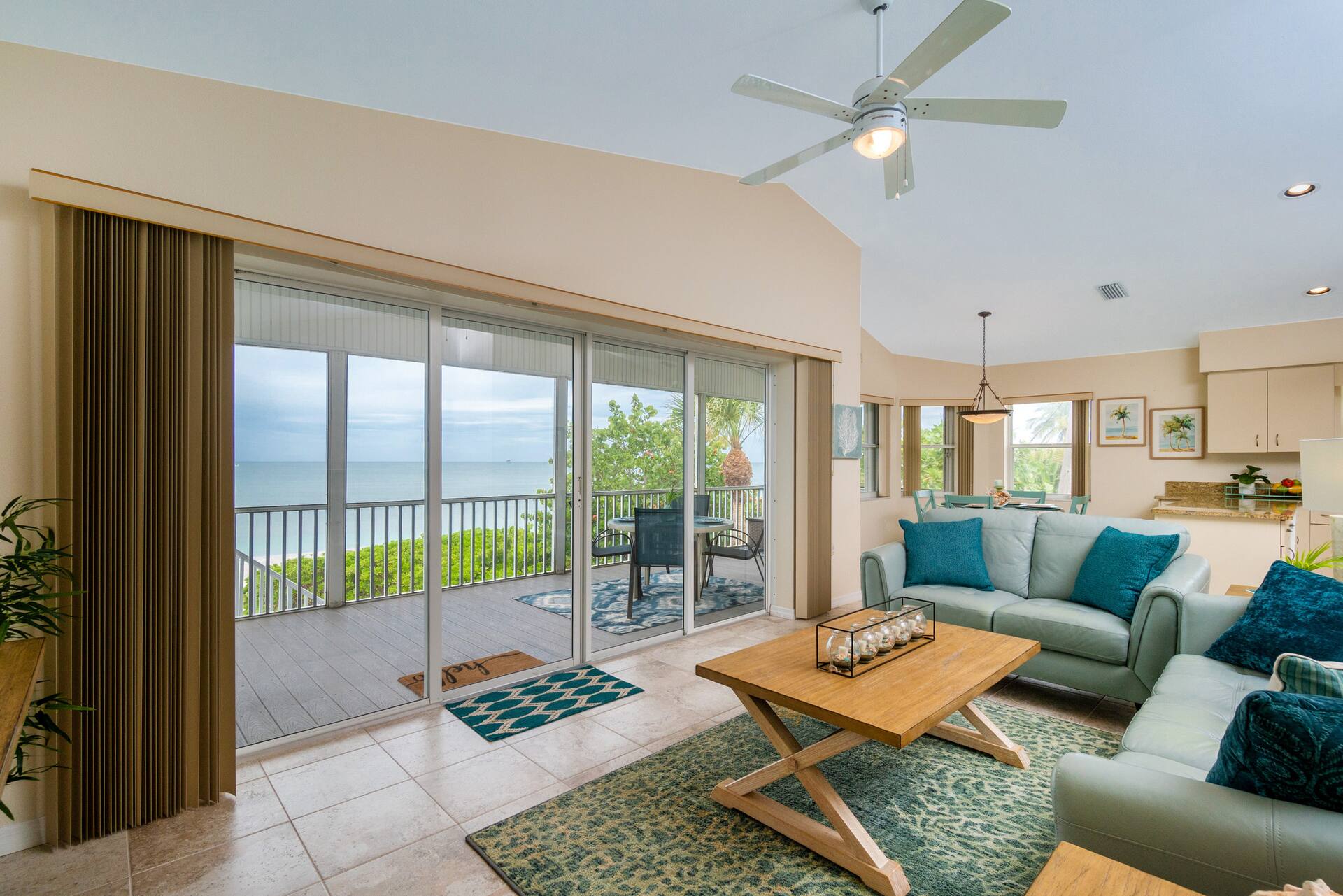 Direct Beachfront Condo with Huge Balcony! — photo 4