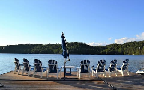 Lake of Bays Getaway: Serene Views & Comfort