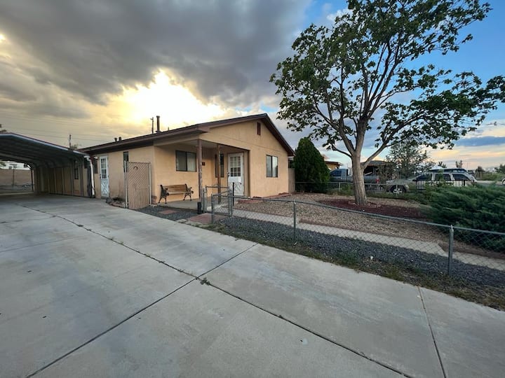 4 bdrm, centrally located spacious driveway Houses for Rent in