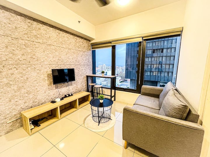 2BR 6pax Tropicana 218 Macalister Condominiums for