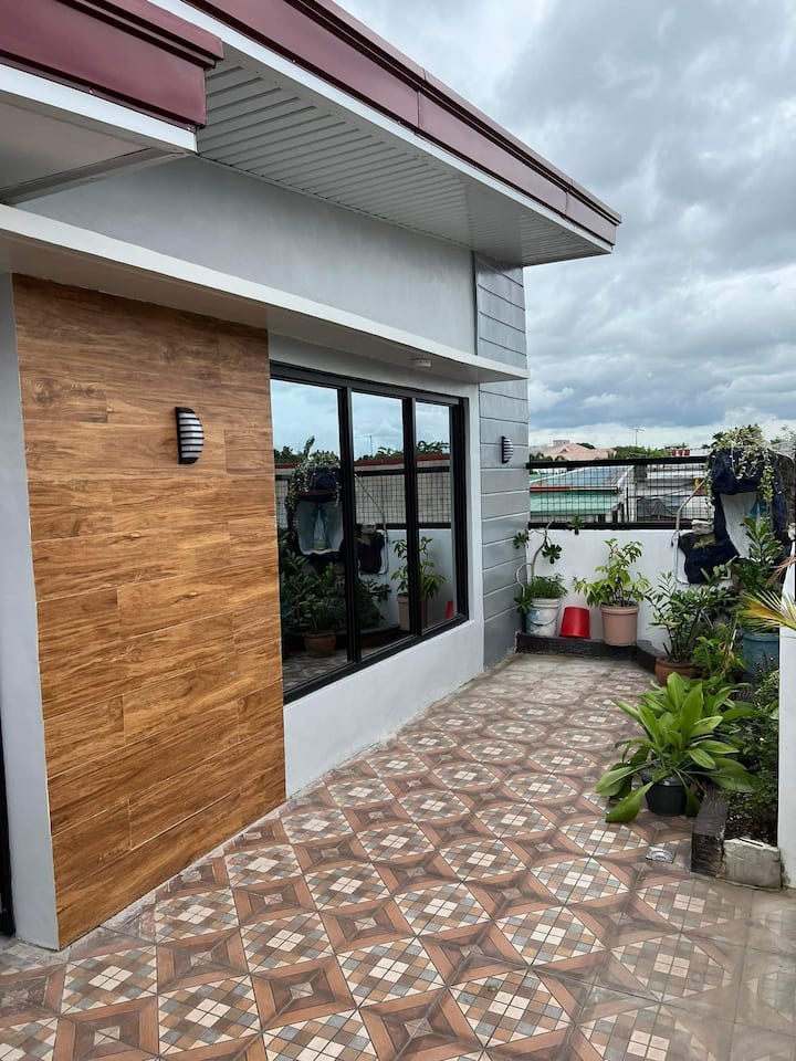 Rooftop Private Stay Houses for Rent in Angeles, Central Luzon