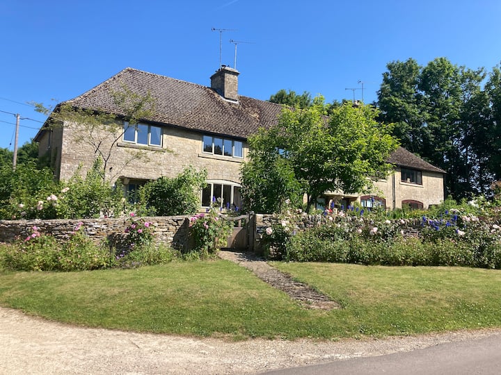 Rose Cottage Westwell Nr. Burford Cottages for Rent in Burford, Oxon