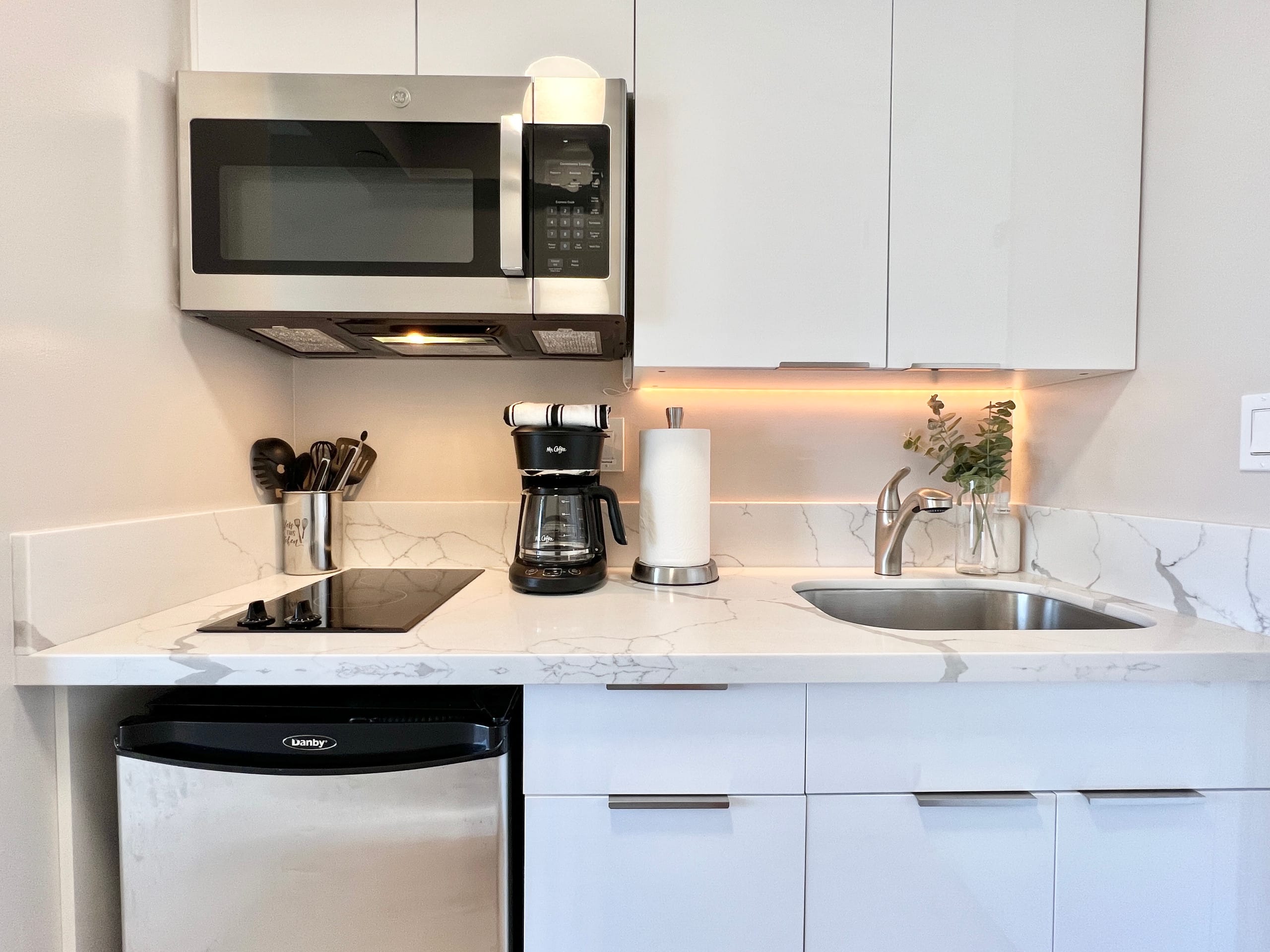 Condo in Honolulu · ★4.81 · Studio · 2 beds · 1 private bath - Image 18