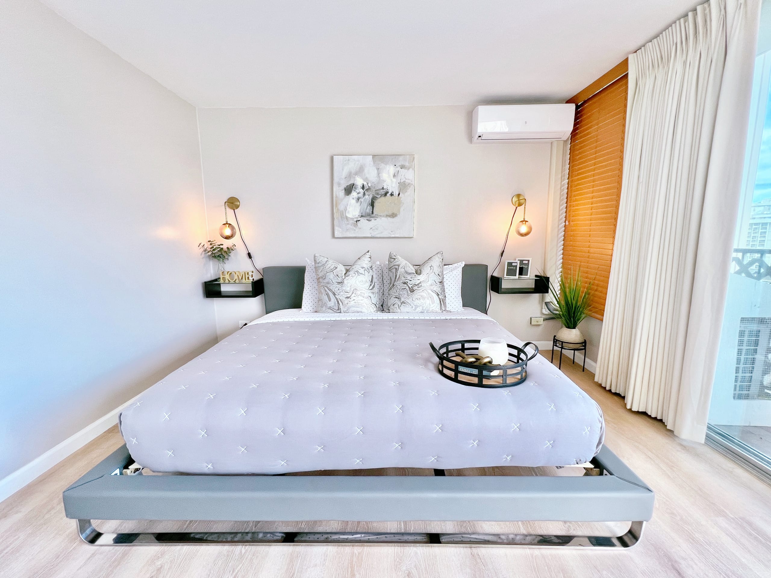 Condo in Honolulu · ★4.81 · Studio · 2 beds · 1 private bath - Image 1