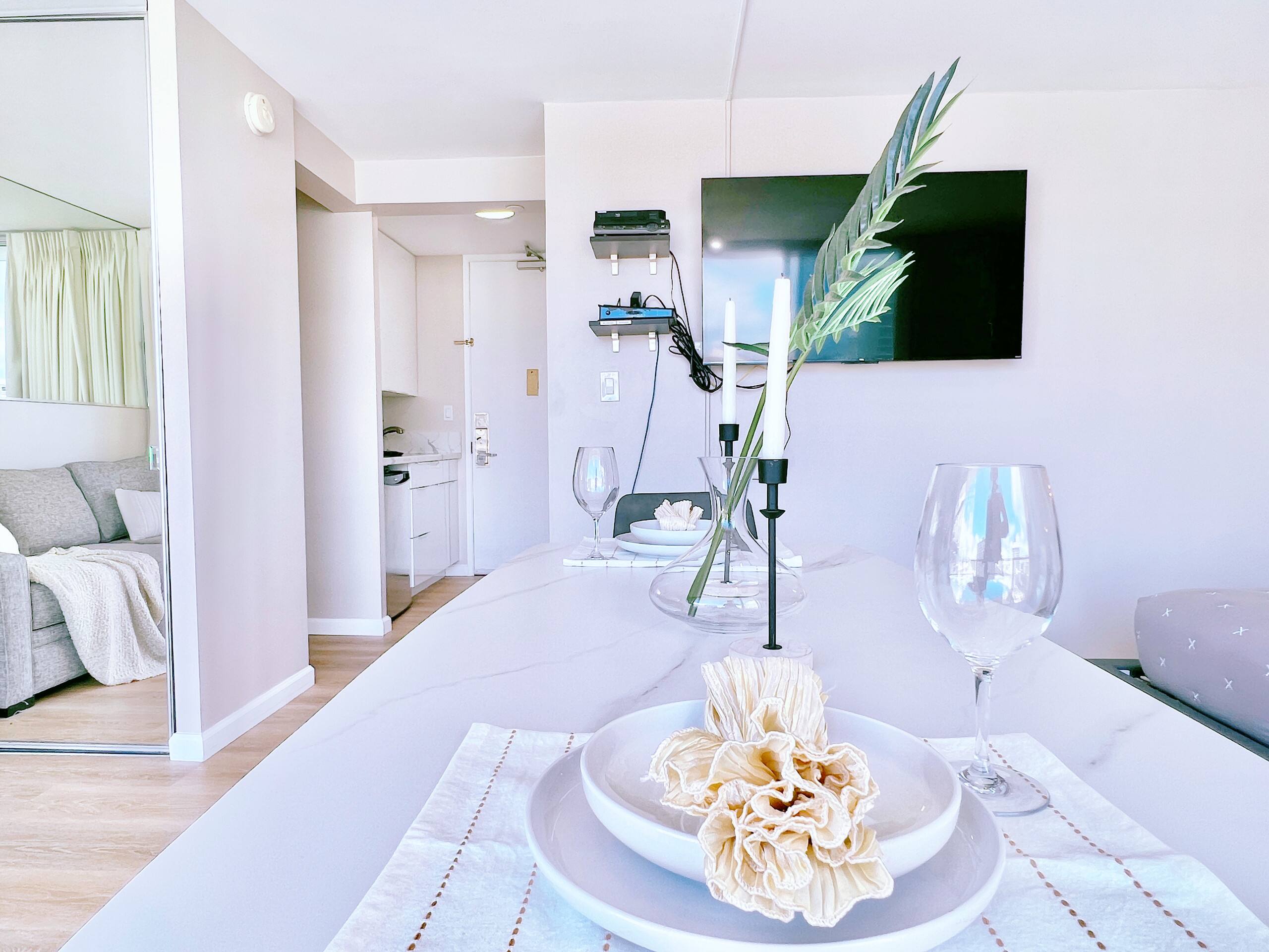 Condo in Honolulu · ★4.81 · Studio · 2 beds · 1 private bath - Image 25