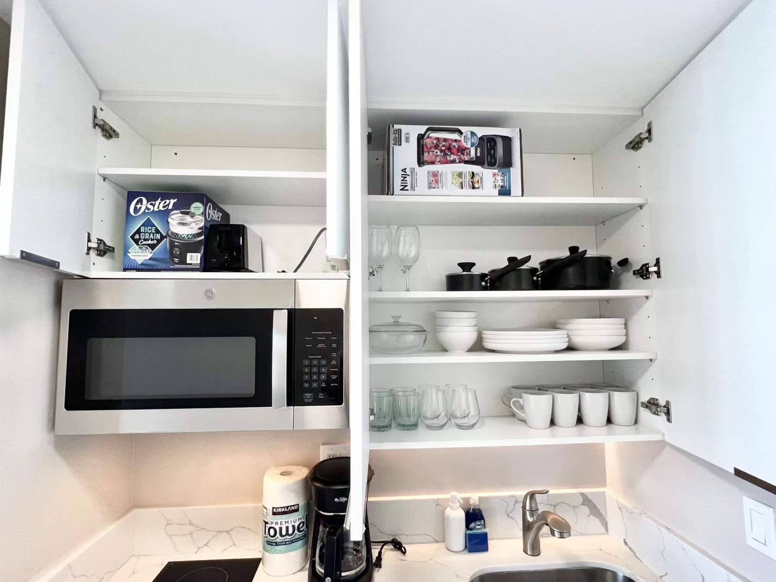Condo in Honolulu · ★4.81 · Studio · 2 beds · 1 private bath - Image 17
