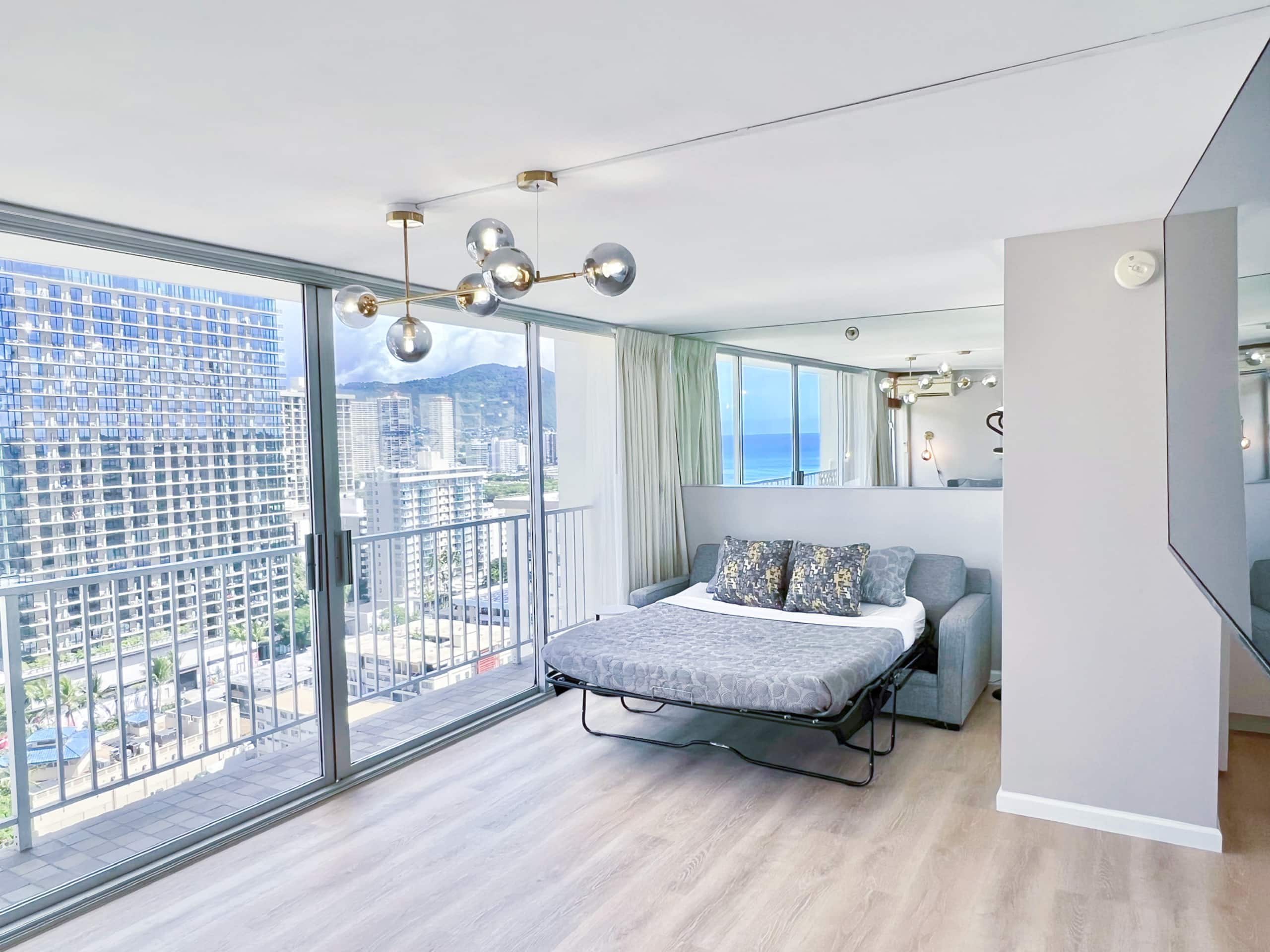 Condo in Honolulu · ★4.81 · Studio · 2 beds · 1 private bath - Image 12
