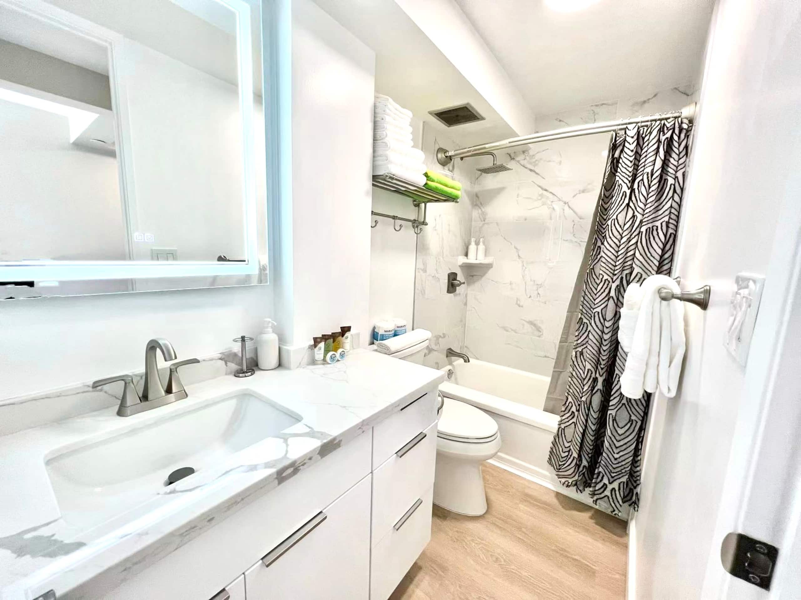 Condo in Honolulu · ★4.81 · Studio · 2 beds · 1 private bath - Image 29