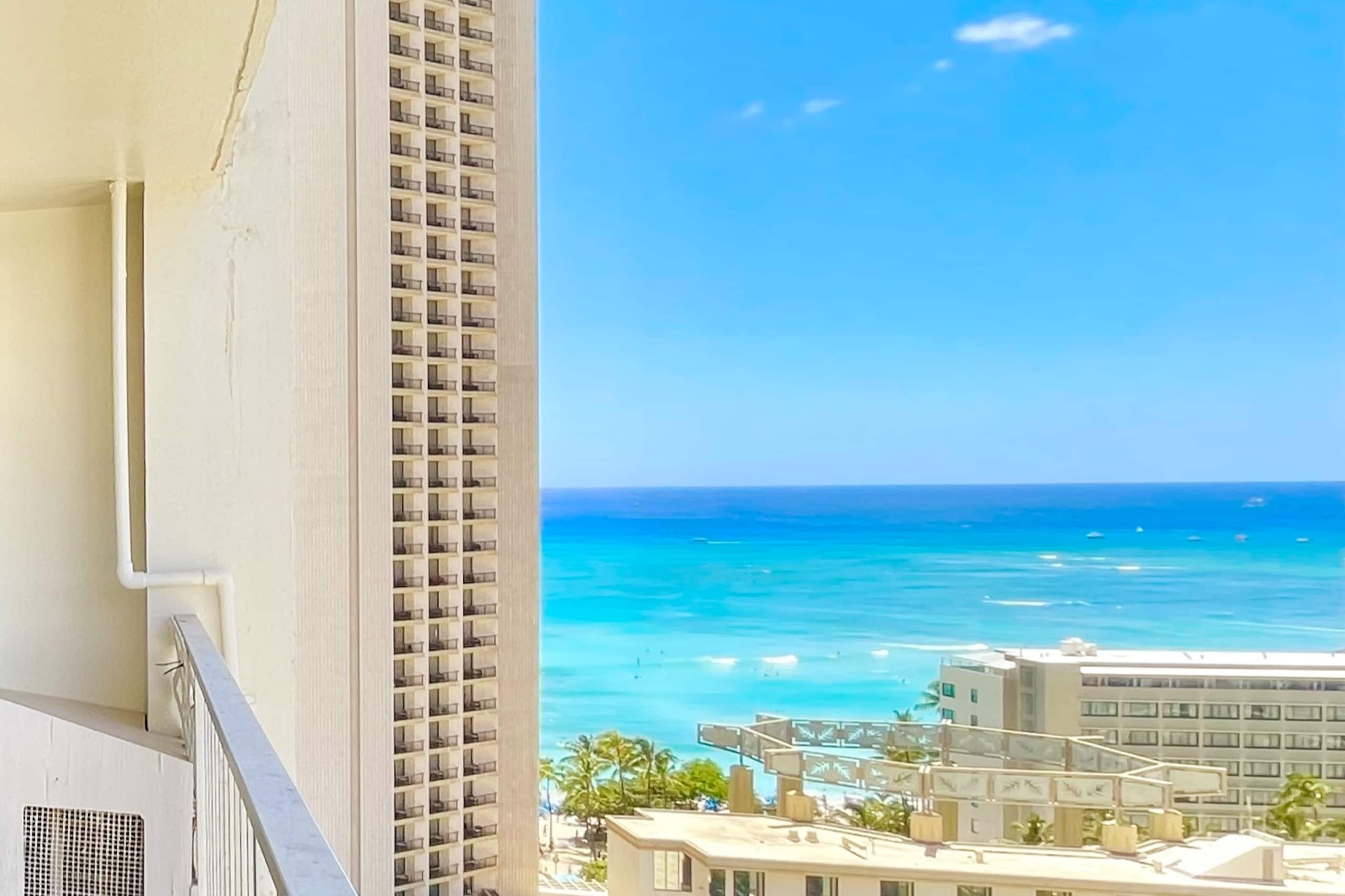 Condo in Honolulu · ★4.81 · Studio · 2 beds · 1 private bath - Image 37