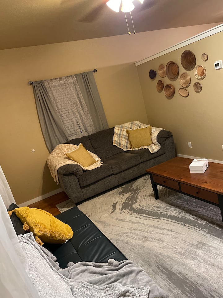 Cheerful 1-bedroom Home W/rv- Parking Available. - Twin Falls, ID