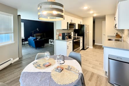 Stylish, Spacious Home @ Renton! Parking/Laundry