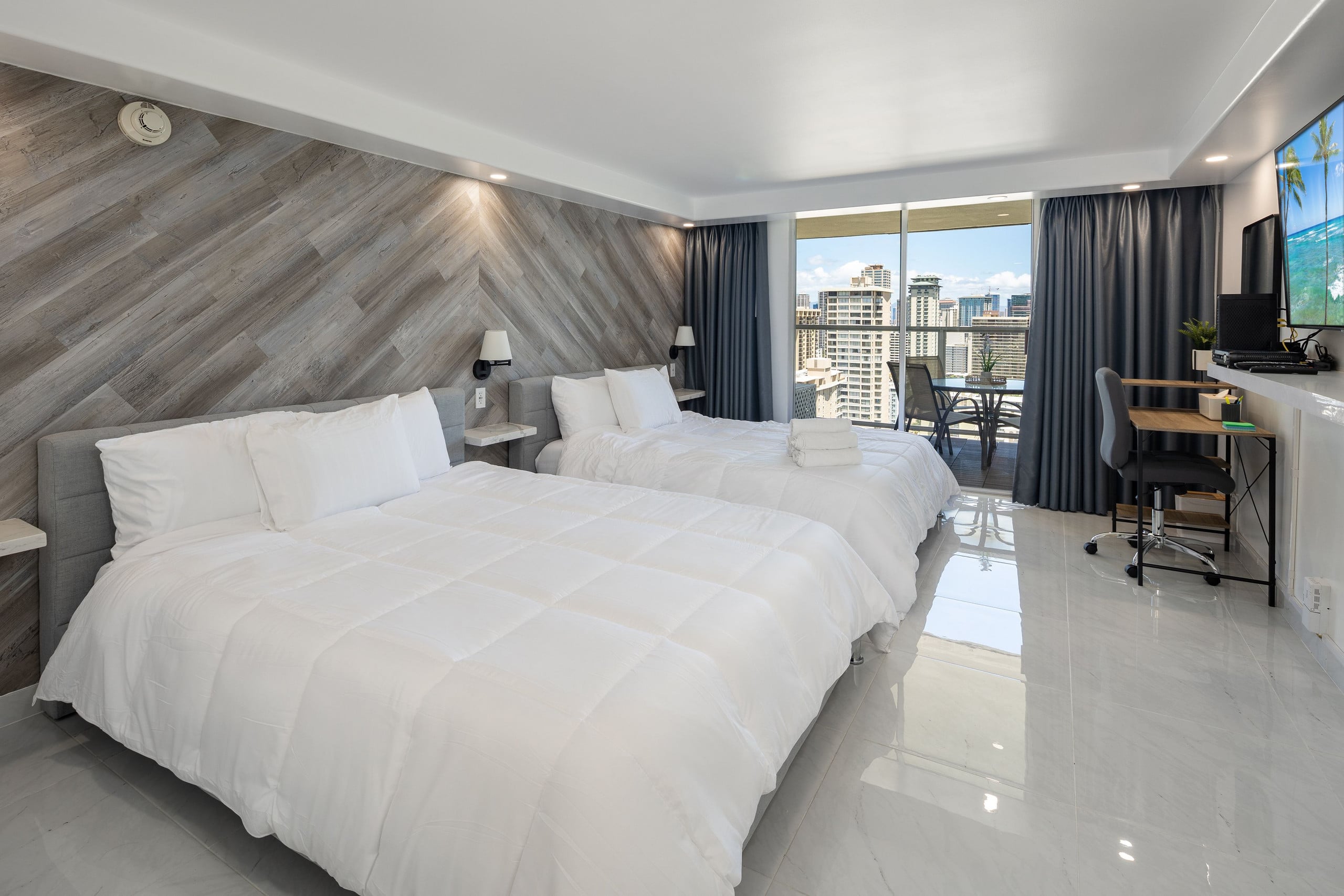 Condo in Honolulu · ★4.86 · Studio · 2 beds · 1 shared bath - Image 1