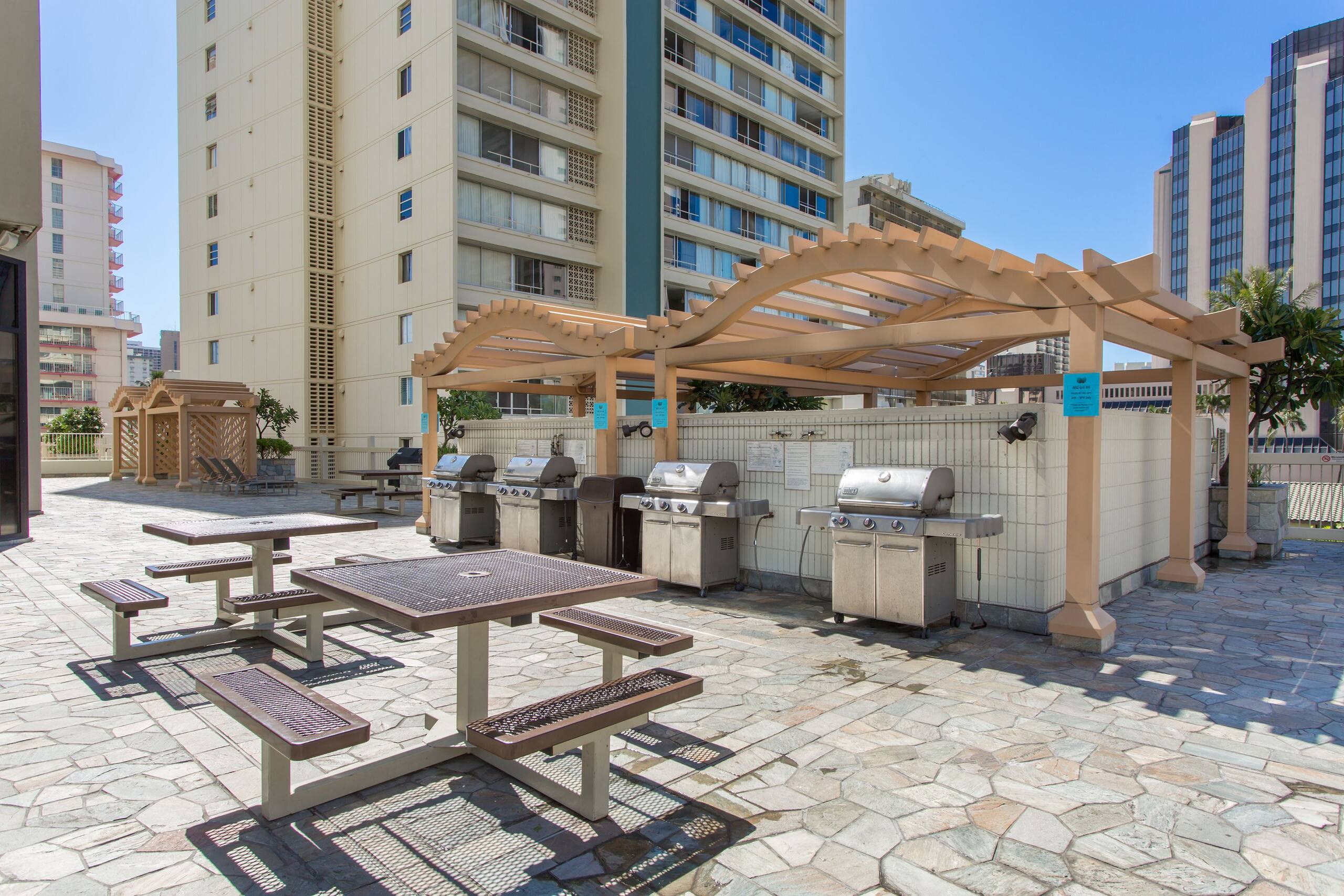 Condo in Honolulu · ★4.86 · Studio · 2 beds · 1 shared bath - Image 20