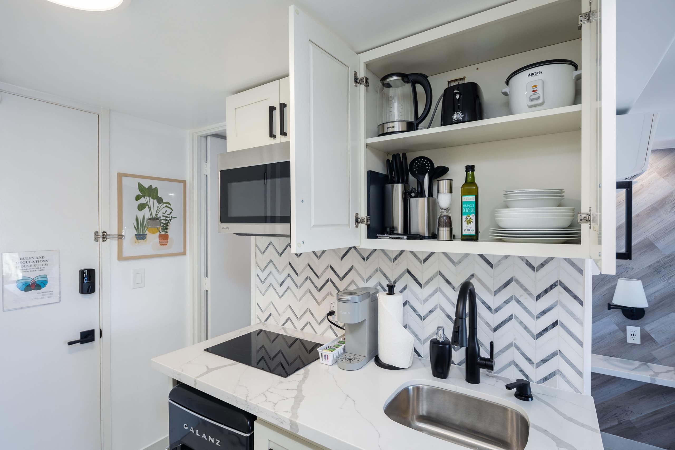 Condo in Honolulu · ★4.86 · Studio · 2 beds · 1 shared bath - Image 5