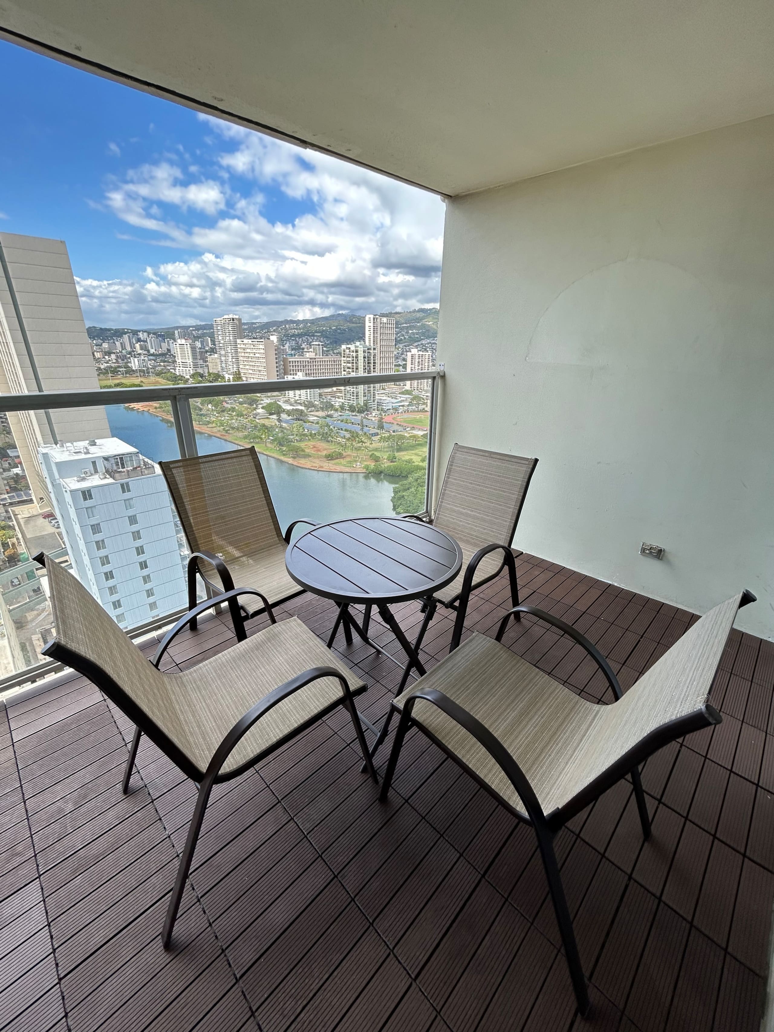 Condo in Honolulu · ★4.86 · Studio · 2 beds · 1 shared bath - Image 8