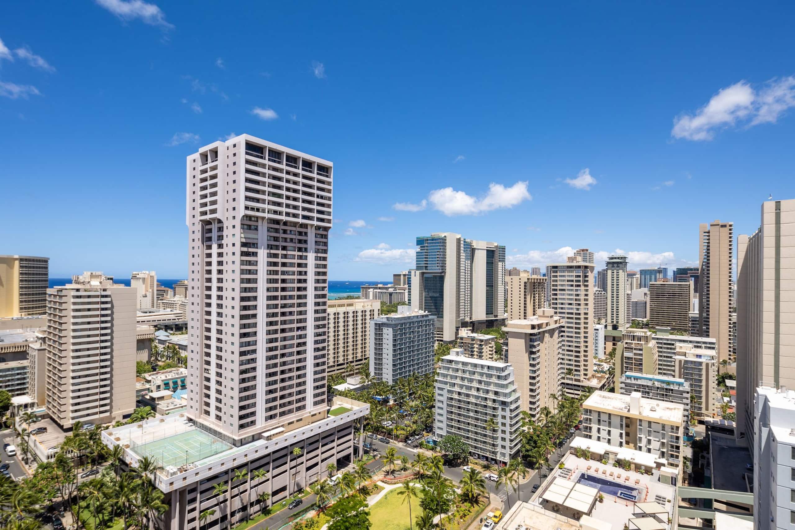 Condo in Honolulu · ★4.86 · Studio · 2 beds · 1 shared bath - Image 16