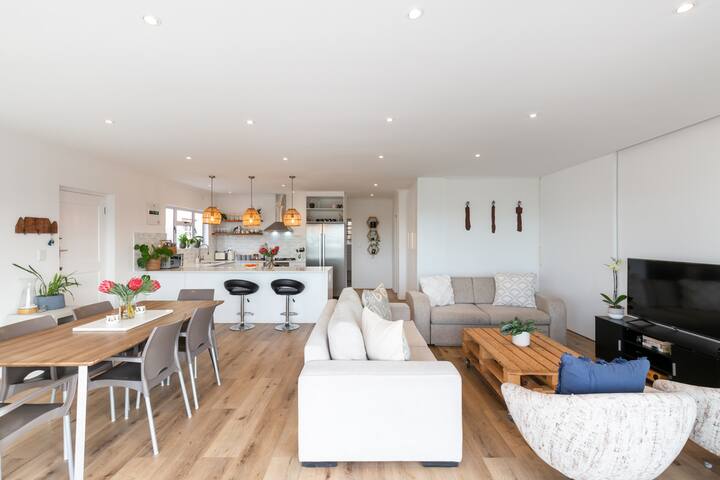 Lakeside Off-Grid, exquisite views of Cape Town gallery image 4