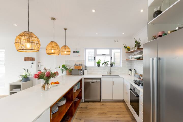 Lakeside Off-Grid, exquisite views of Cape Town gallery image 5