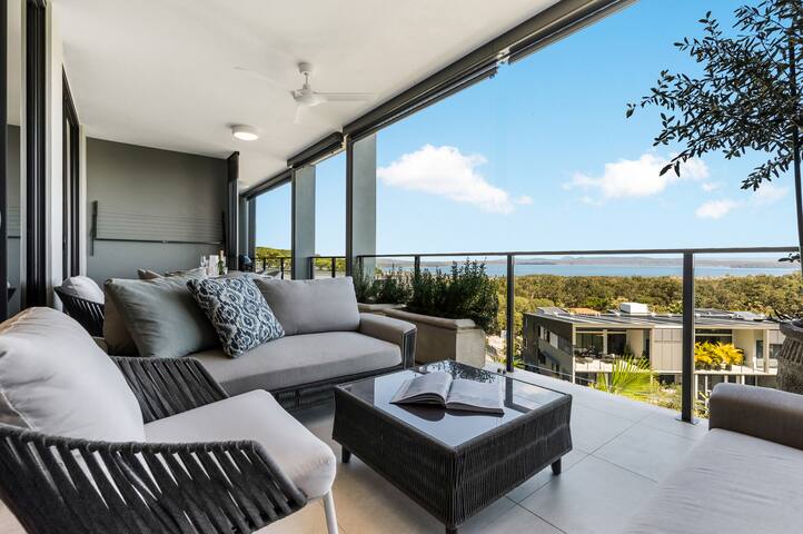 Luxury Living on Lakeview Rise