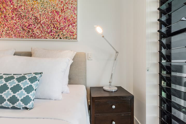 Luxury Living on Lakeview Rise gallery image 4