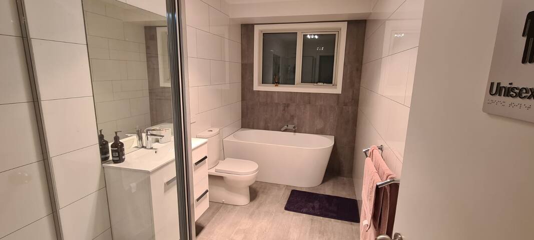 Cheerful 2bedroom unit gallery image 4